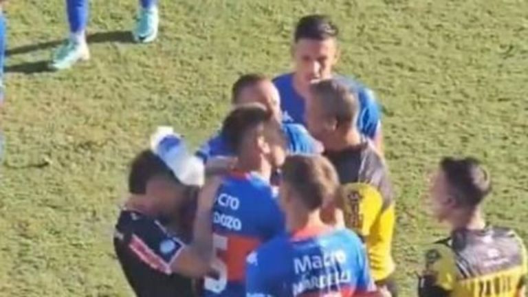 Violencia en el fútbol le tiraron un botellazo a un jugador de Tigre