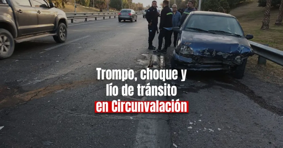 Perdió el control, chocó contra el guardarraíl y fue embestido por otro auto