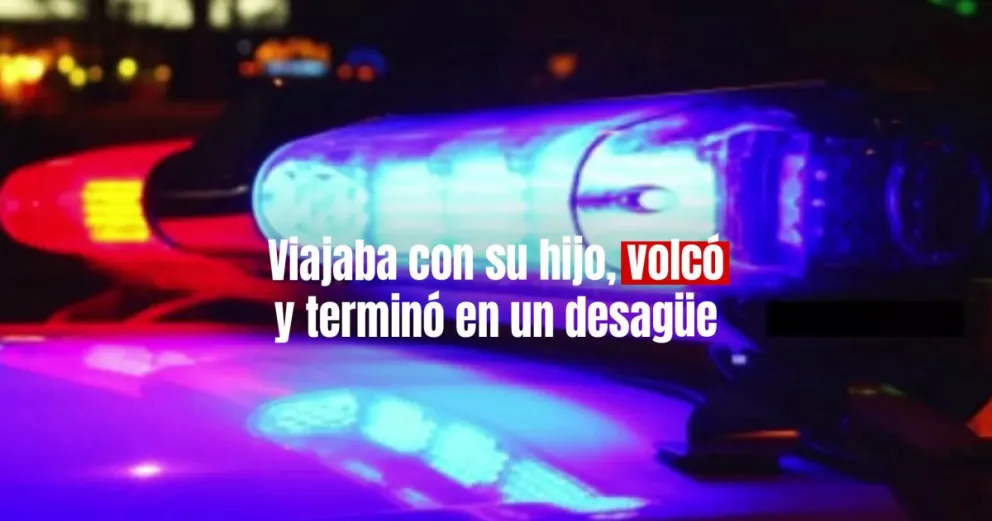 Volcó en una camioneta con su pequeño hijo y cayeron en un desagüe