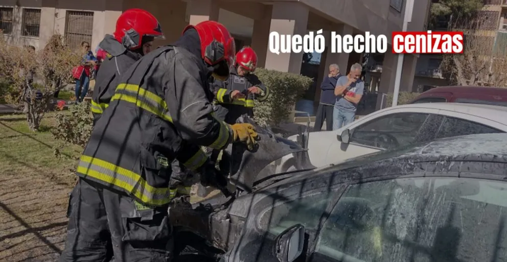 Un auto se incendió y alertó a los vecinos de un edificio de departamentos
