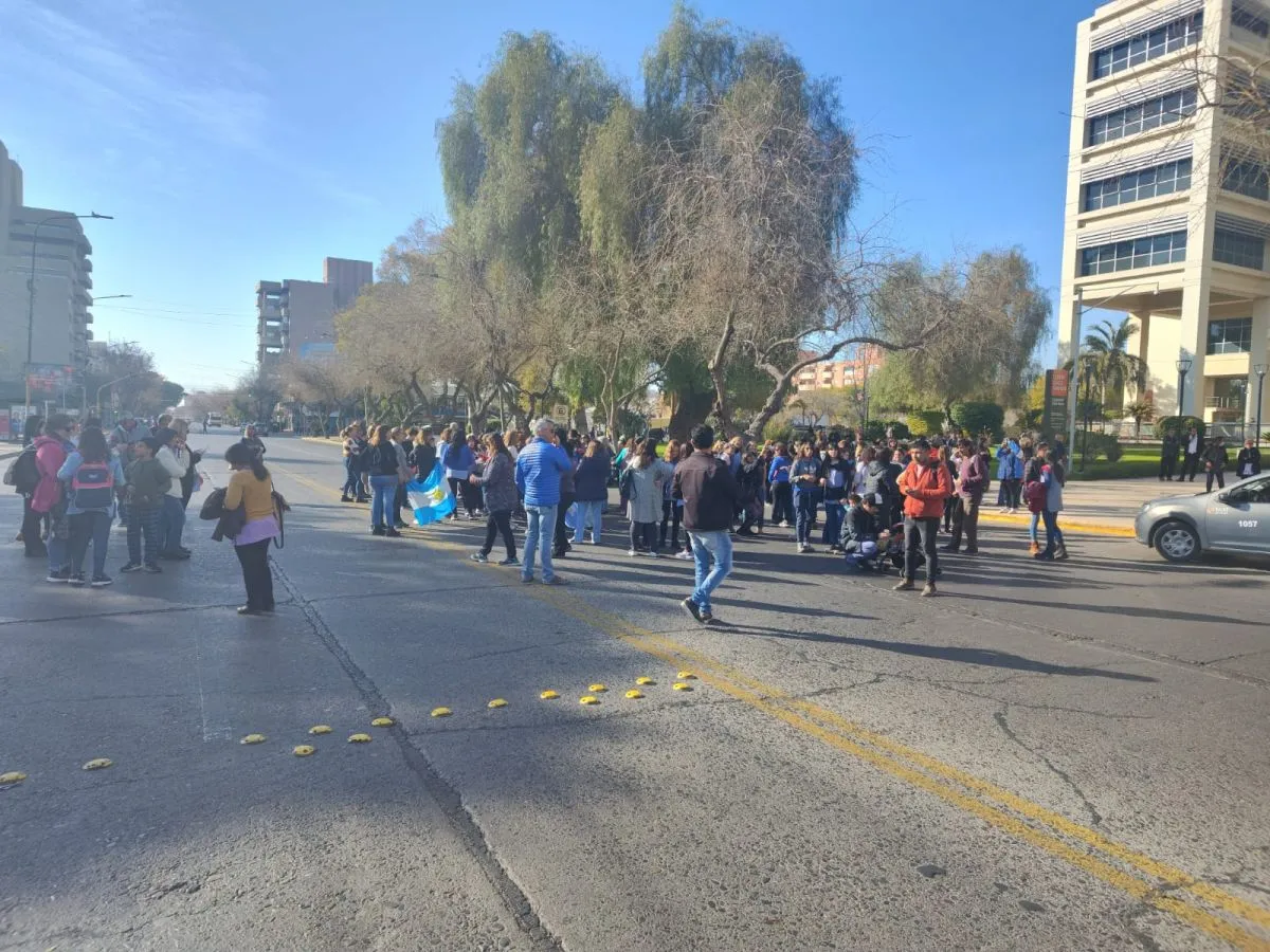 El Paro De Docentes Autoconvocados Tuvo Poca Adhesión 0264noticias Noticias De San Juan 3583