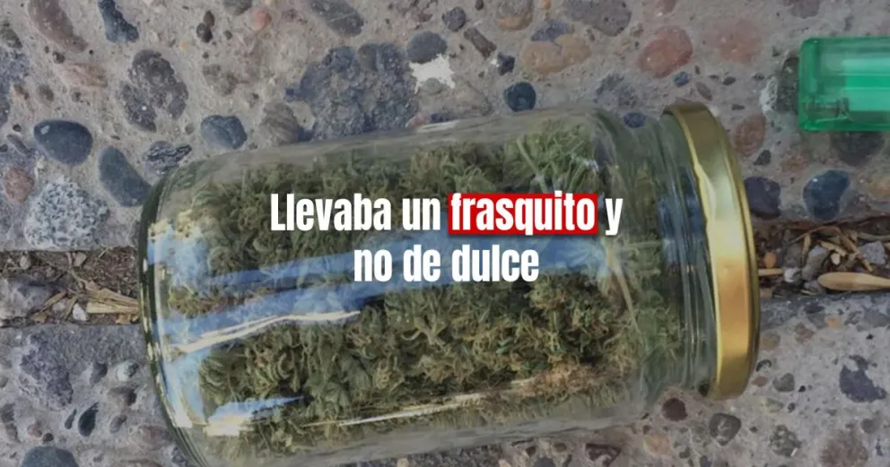 Policías detuvieron a un joven que llevaba un frasco con marihuana