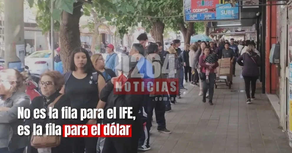 Persisten las filas largas en San Juan para adquirir dólares
