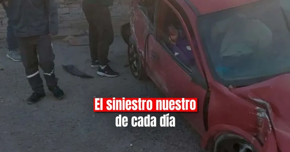 Siniestro en Capital: dos jóvenes hospitalizados tras choque y vuelco
