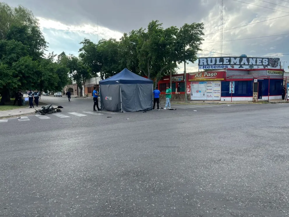 Una motociclista fallece luego de ser embestida por un auto