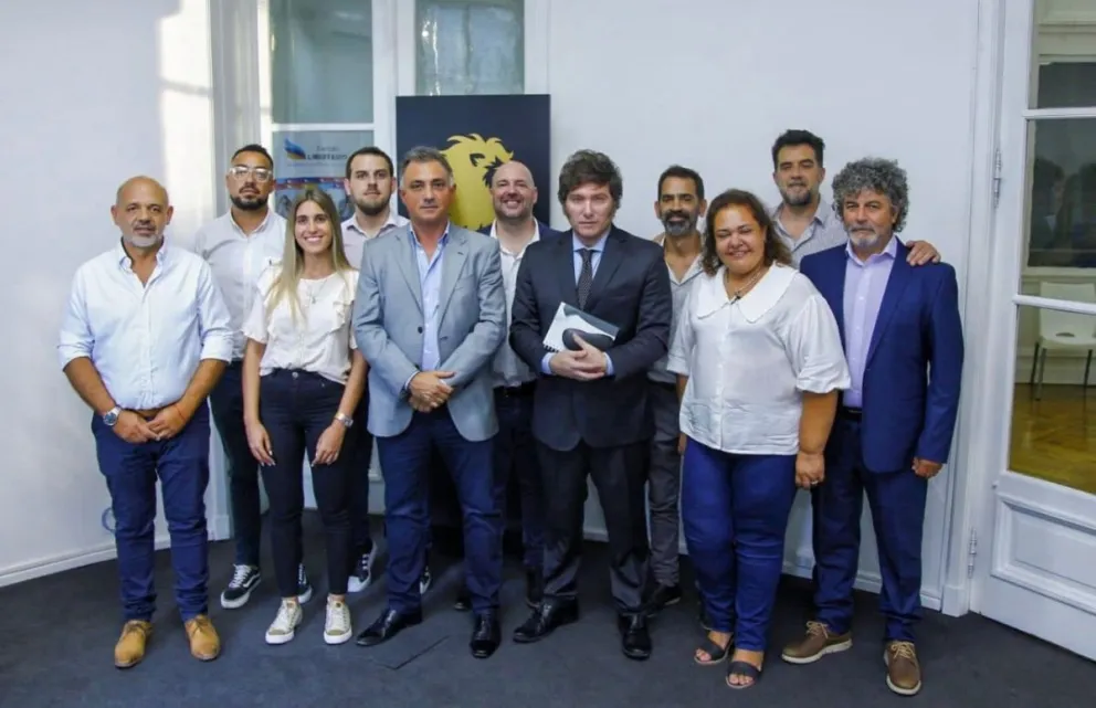 Milei reúne a sus legisladores con la directiva de por el voto de JxC y el espacio de Schiaretti  
