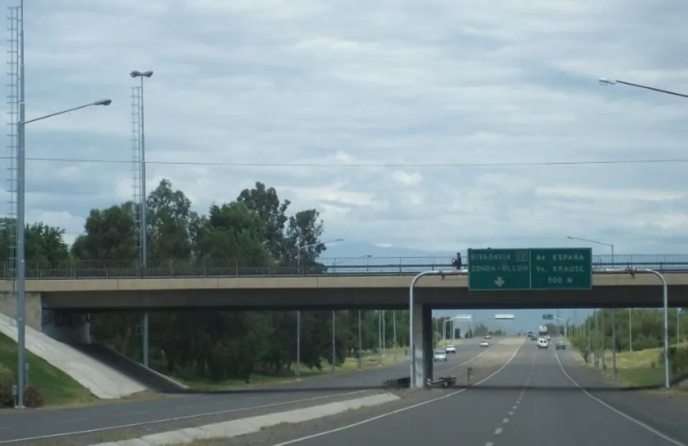 Tres autos chocaron en una ruta nacional 