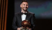 Messi recibió su octavo balón de oro en una noche de triunfo para la Scaloneta