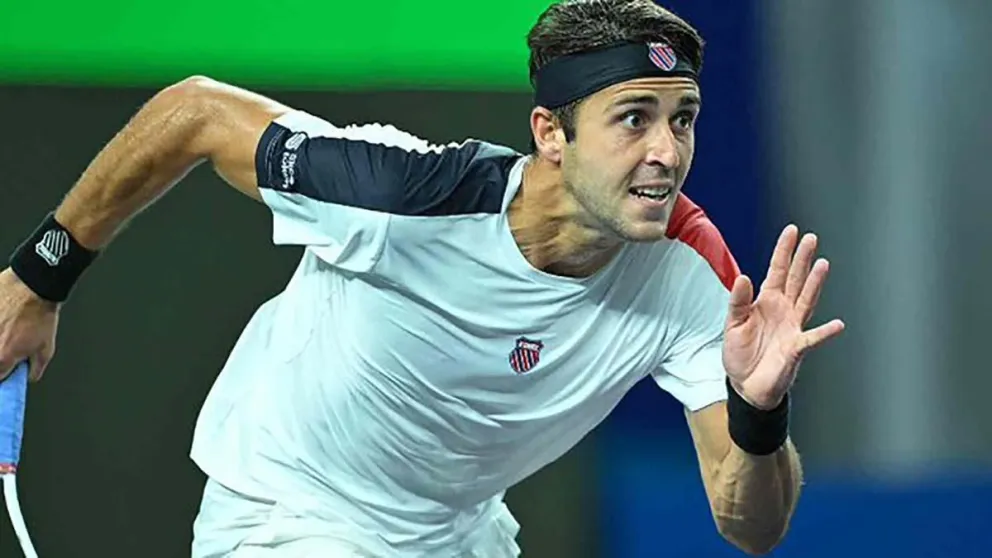 Tomás Martín Etcheverry avanza en el Masters 1000 de París al vencer a Miomir Kecmanovic 