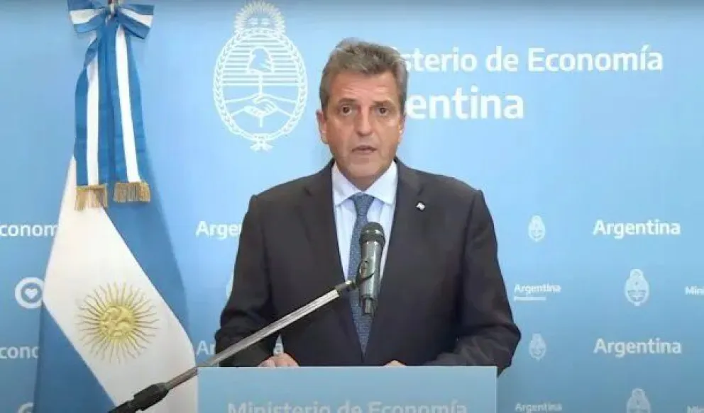 Massa anunció medidas para convertir los planes sociales en empleo 