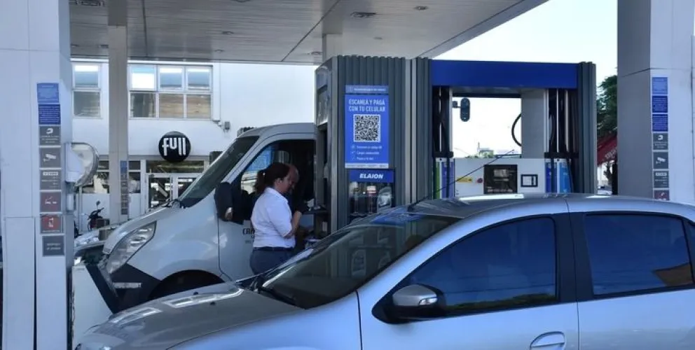 Postergaron la suba de los impuestos que impactan en los combustibles 