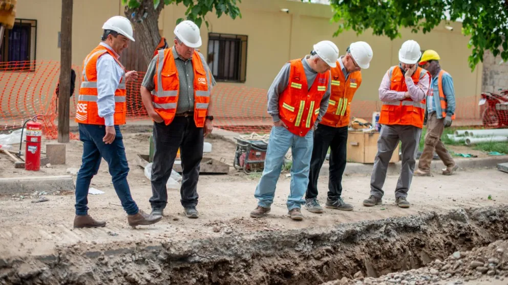 Mauricio Ibarra inició su gestión en OSSE visitando las obras de cloacas