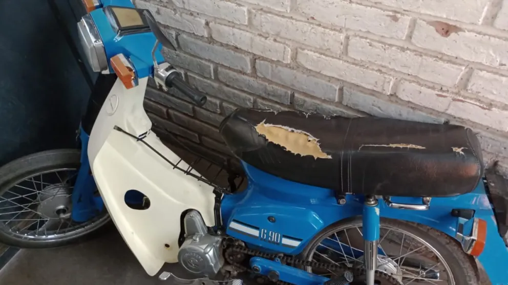Paseaba en una moto robada y terminó detenido