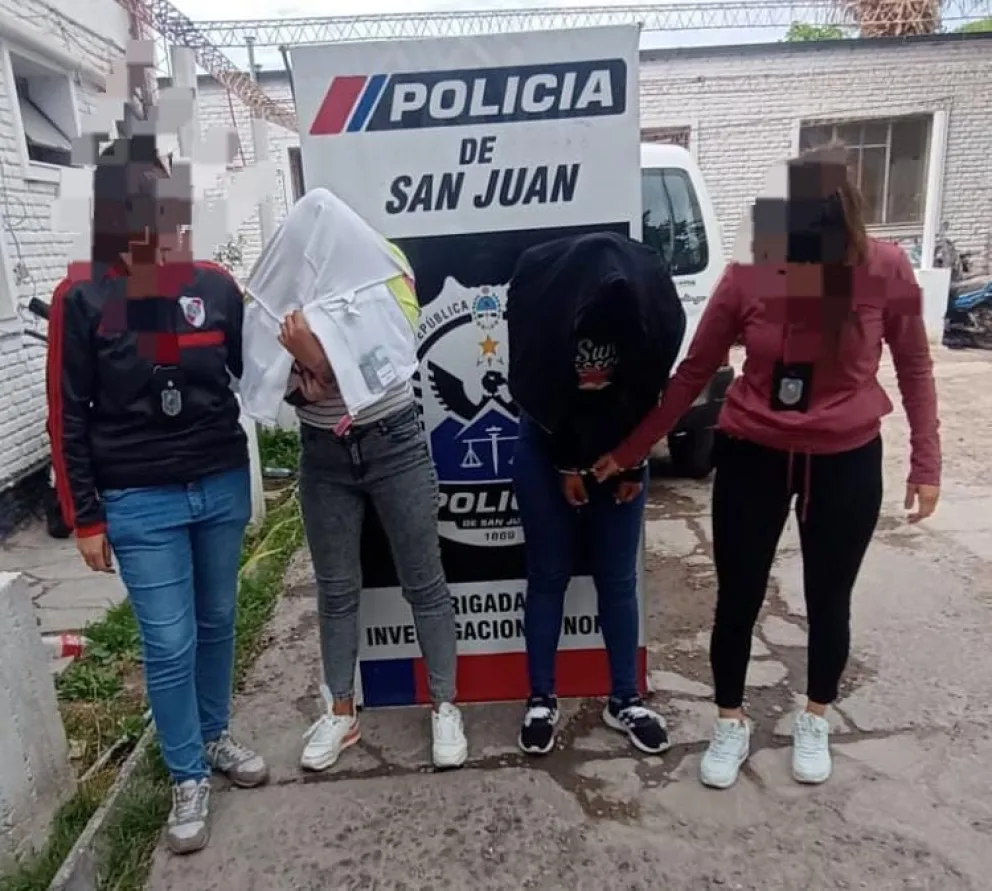 Desarticulan una banda de "mecheras" que robaban en los negocios de la Peatonal 