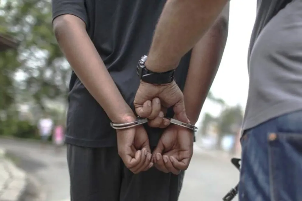 Detuvieron a un menor de edad que merodeaba por el Parque de Mayo con un revolver 