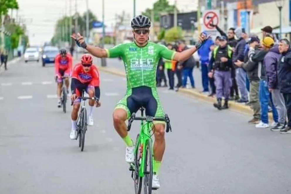 Ciclismo: Leonardo Cobarrubia ganó el circuito Homenaje a la Doble Calingasta