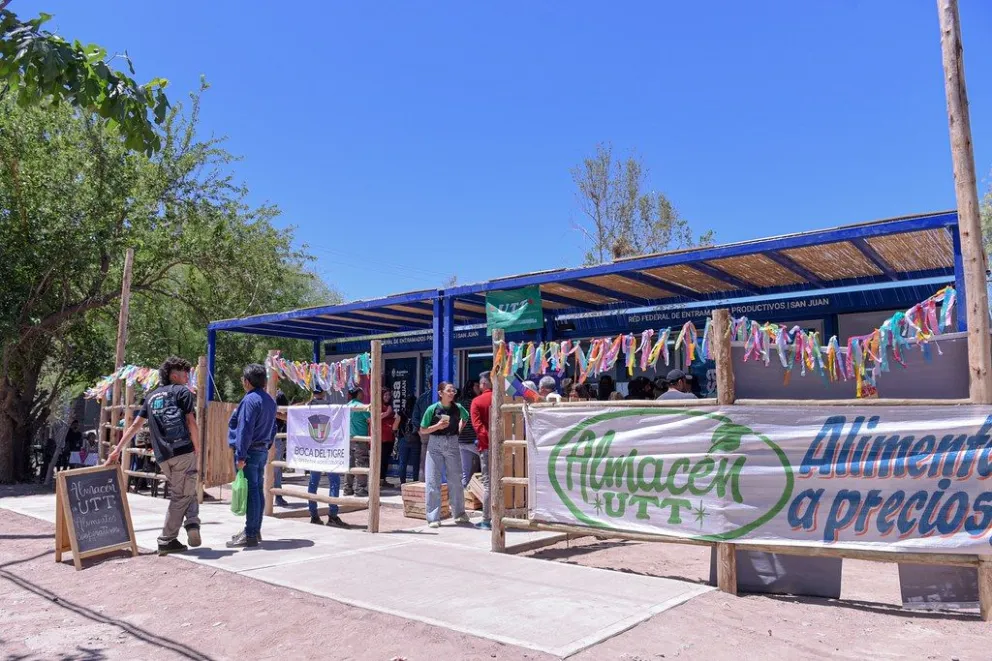 Inauguran dos almacenes con productos regionales y directos desde el campo