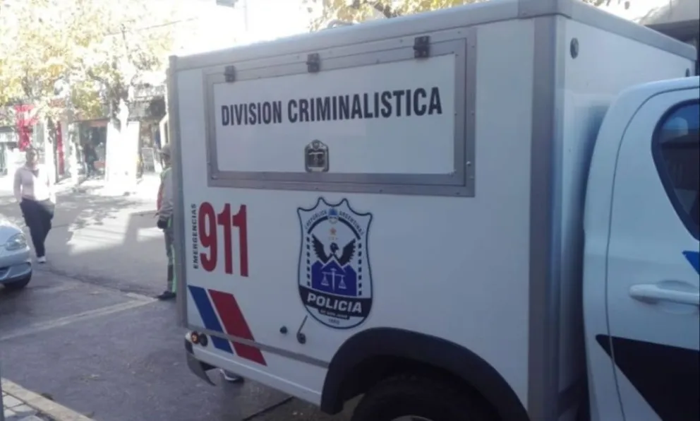 Investigan un presunto homicidio: entraron ladrones a una casa y uno de ellos murió al escapar