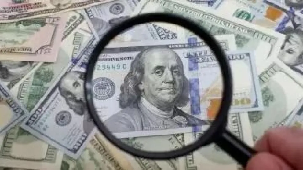 El Gobierno confirmó que el dólar subirá tres pesos 