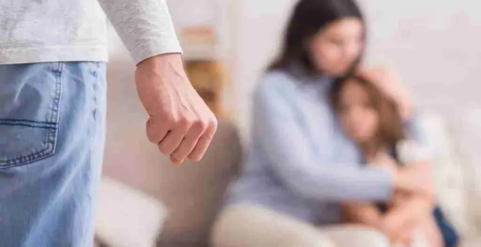 Un hombre golpeó a su expareja e hijos, pero no irá a la cárcel