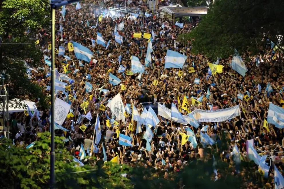 Milei cierra su campaña en Córdoba con el apoyo de Bullrich y Macri
