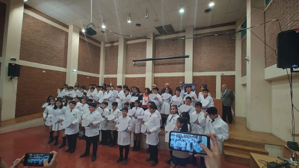 Rotary Club Rawson premió a los mejores compañeros de escuelas primarias 