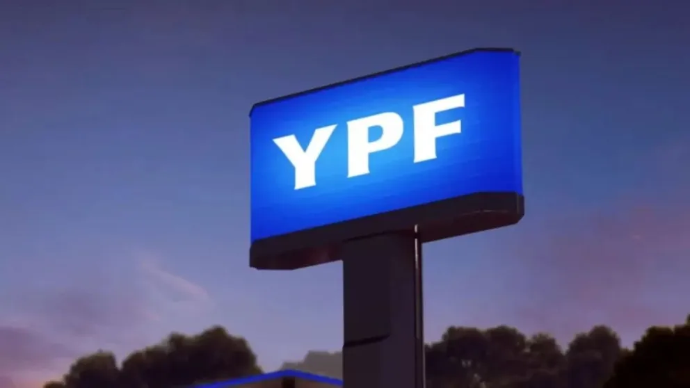Milei confirmó que privatizará YPF y los medios públicos