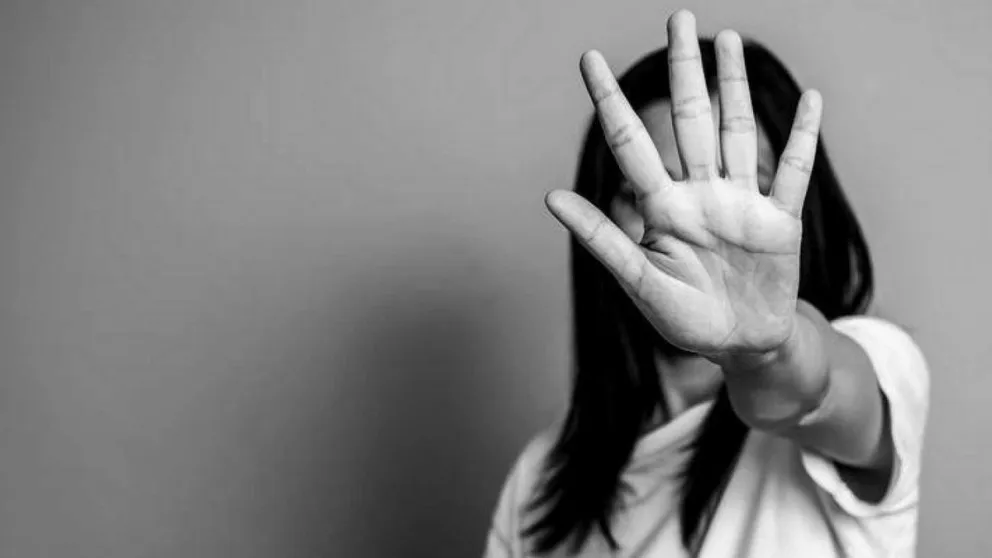 Llevó a su ex a un telo pero se negó a tener sexo con él y la golpeó 