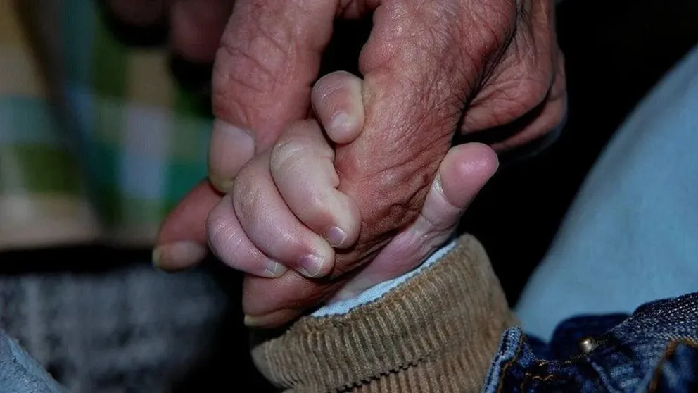 Condenaron a un abuelo por abusar de su nieta pero no irá a prisión
