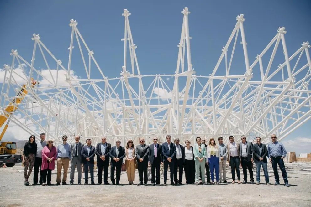 Uñac presidió el inicio de la instalación del radiotelescopio Chino-Argentino en San Juan