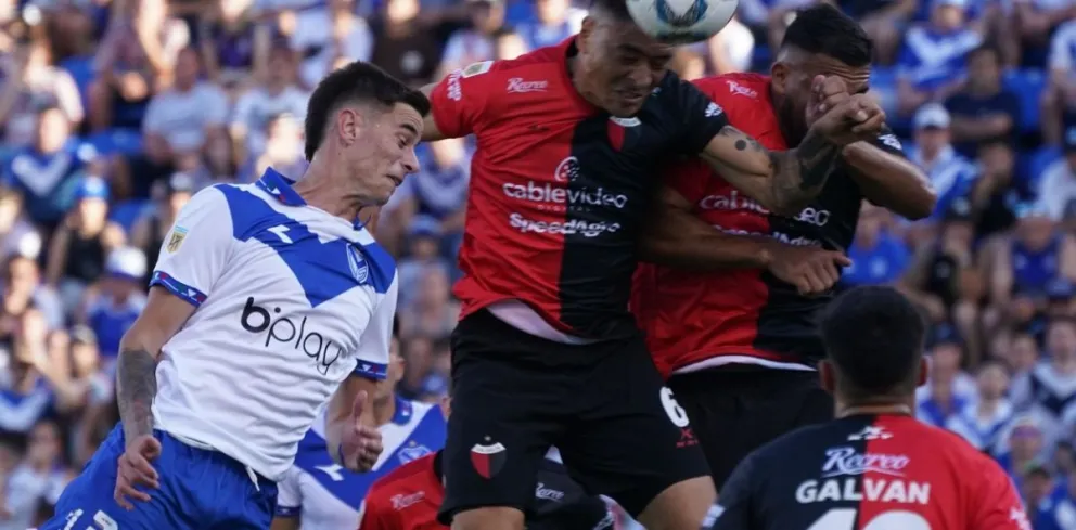 Fútbol argentino: Colón y Gimnasia se juegan la vida en un desempate