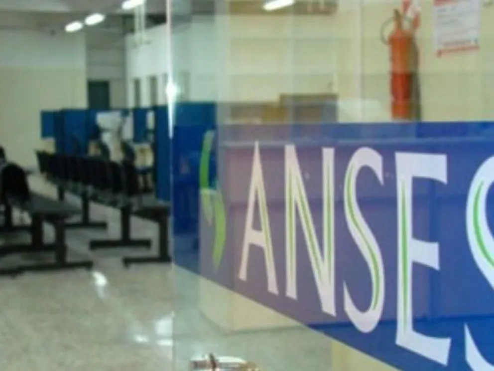 ANSES confirmó el calendario de pagos para este lunes 