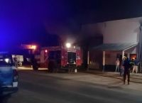 Voraz incendio afectó un galpón en Santa Lucía