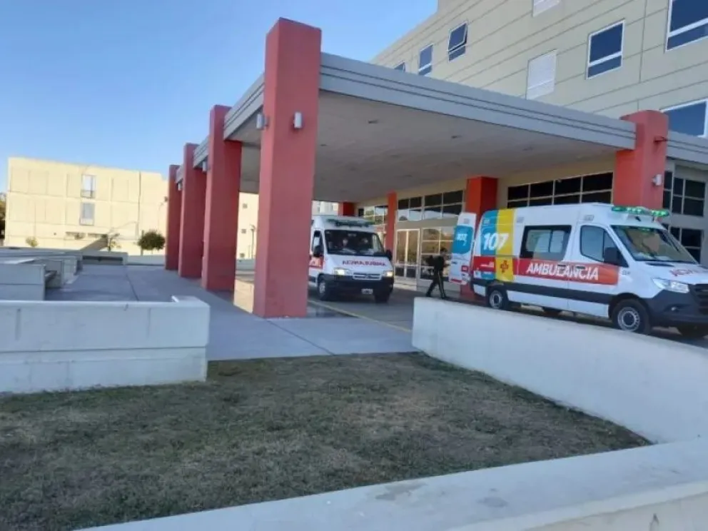 Una pareja viajaba a San Luis en moto, sufrieron una caída en 25 de Mayo y uno terminó hospitalizado