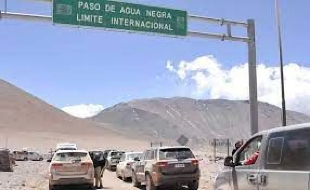¿Cuáles son los días, requisitos y horarios para transitar el Paso de Agua Negra? 