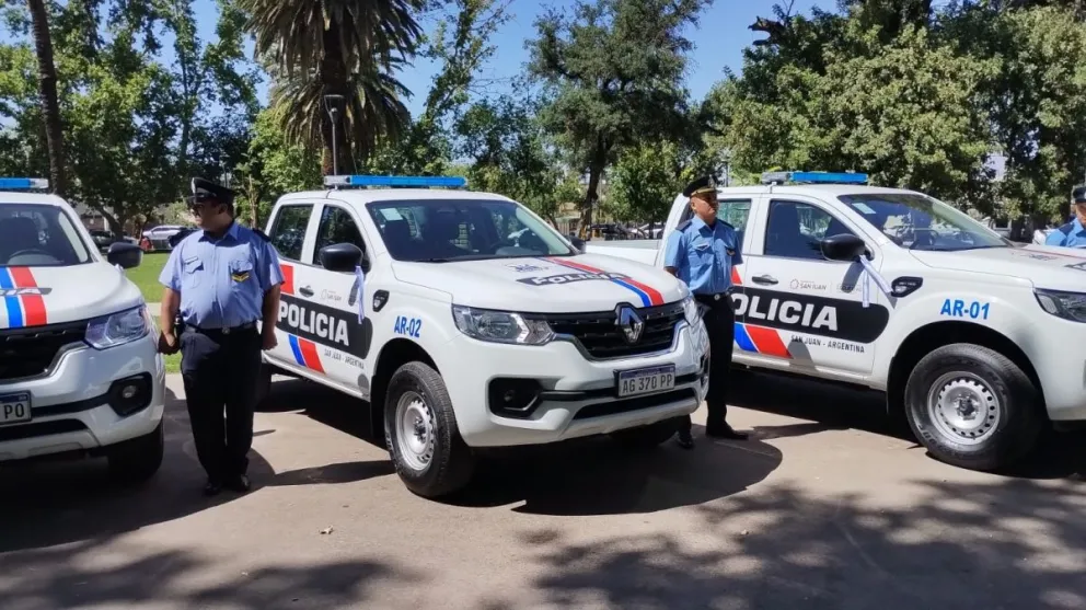 Más de 400 agentes se sumaron a la Policía de San Juan 