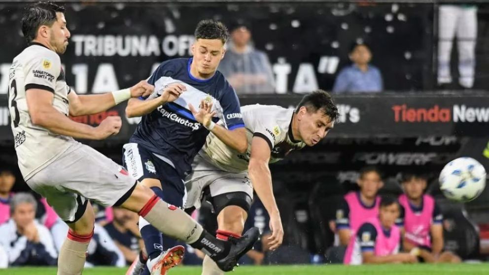 Colón sufre el descenso a la Primera B Nacional, junto con los sanjuaninos Más y Botta