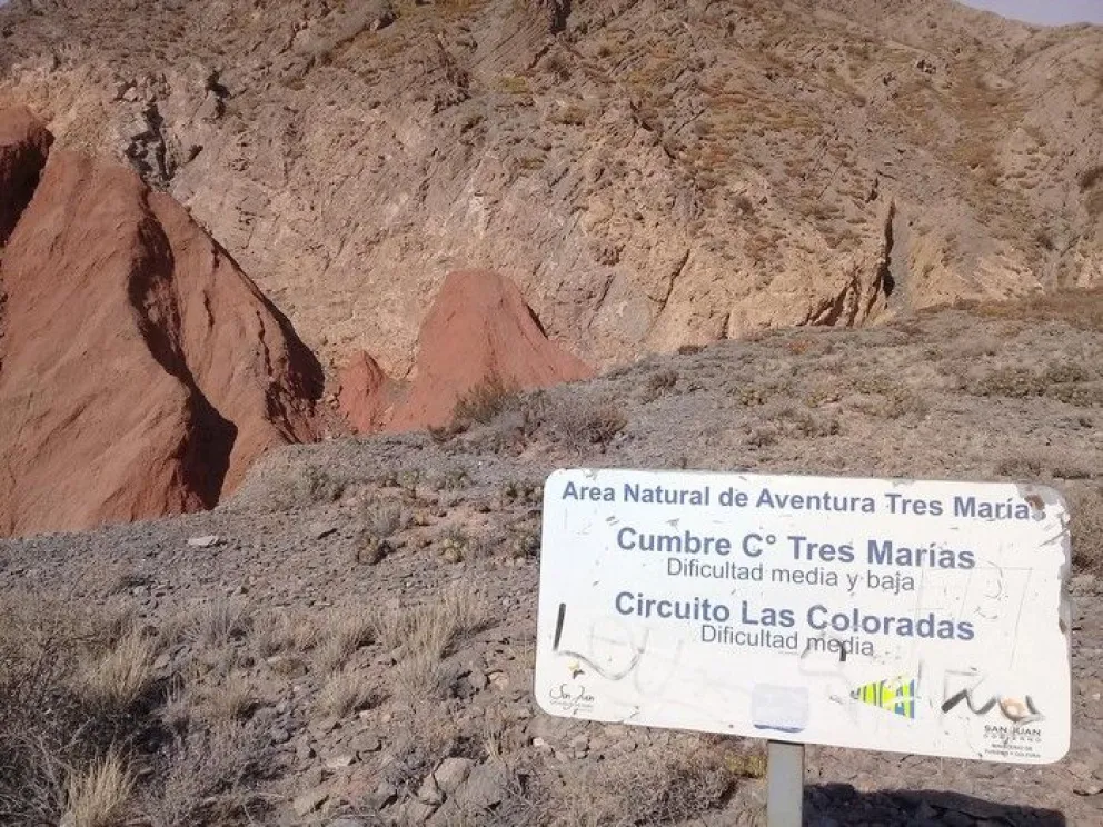 Un hombre subió al Cerro Tres Marías y debió ser rescatado