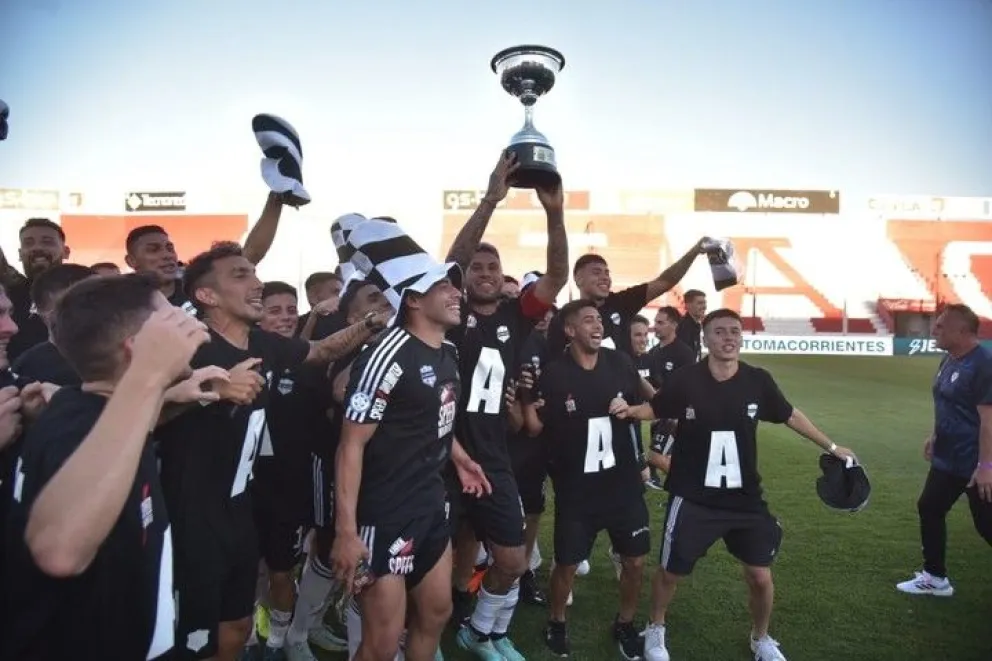 Riestra le ganó a Maipú de Mendoza y ascendió a Primera