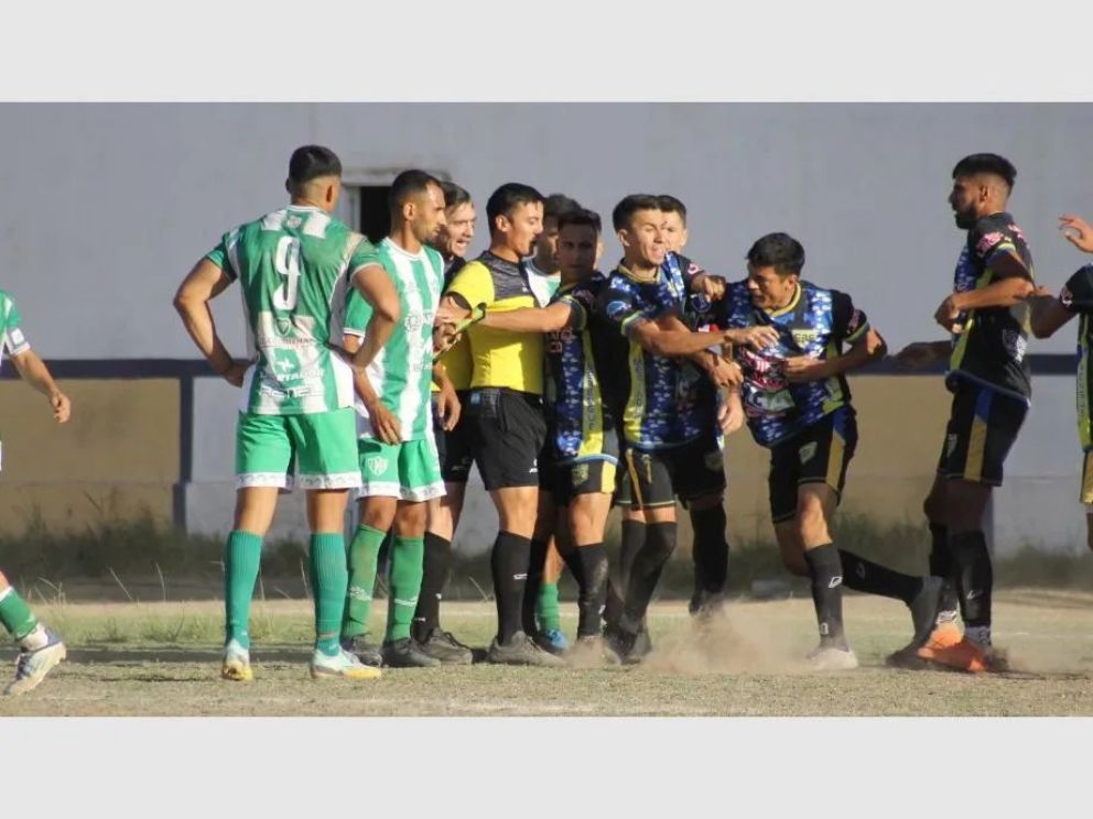 Se suspendió el partido entre Colón Junior y Sportivo Desamparados, por agresión al árbitro"