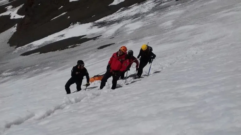 Intensa de búsqueda de tres andinistas desaparecidos en la Cordillera  