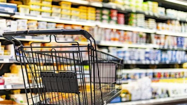 Supermercadistas dicen que los precios se mantienen estables, pero las ventas cayeron un 17,9% en San Juan