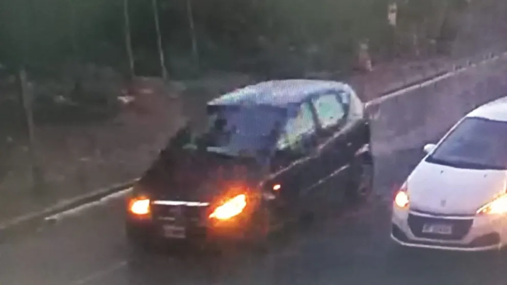 De película: robaron una financiera vestidos como policías, huyeron y hubo una persecución a toda velocidad