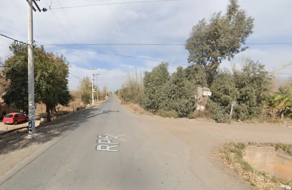 Volcó en su camioneta y terminó en un zanjón