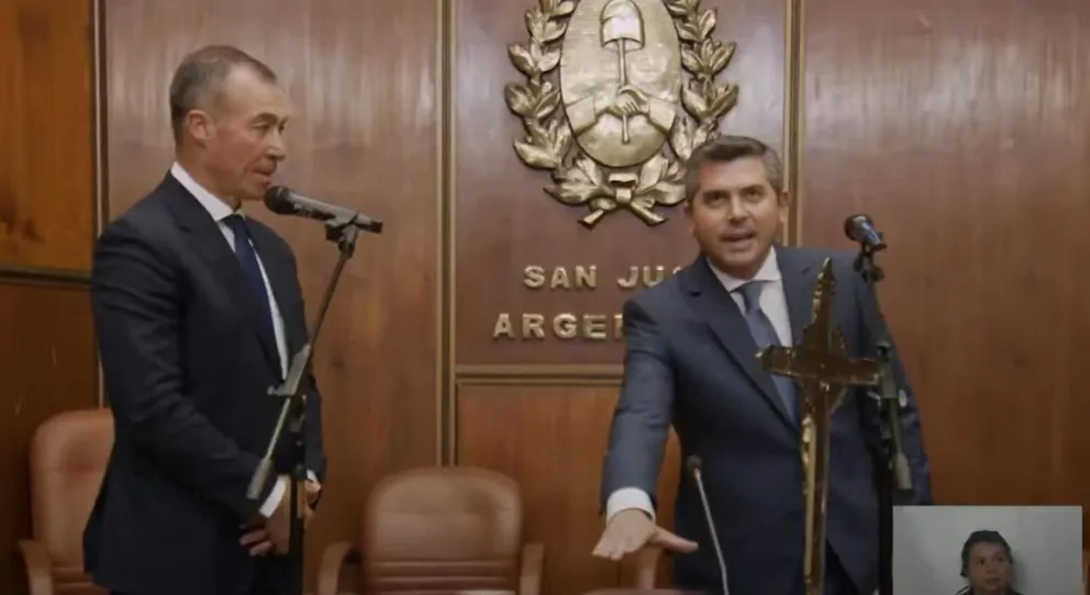 Orrego prestó juramento y ya es el nuevo gobernador de San Juan 