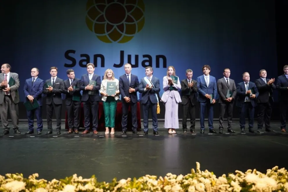 Orrego le tomó juramento a todos sus ministros 