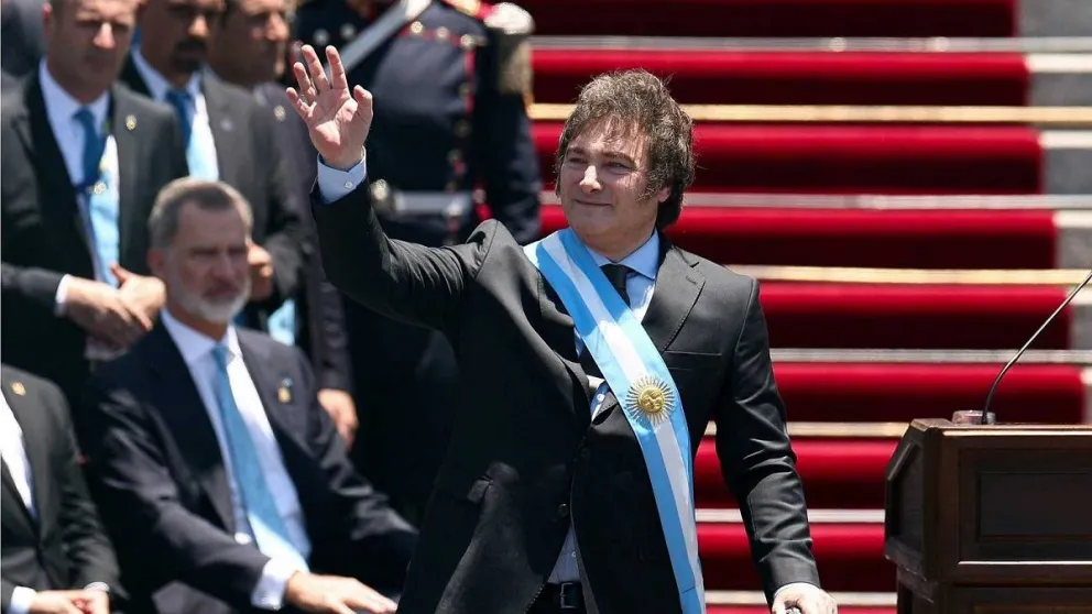 Se oficializaron los primeros decretos de Milei con reestructuración del gabinete
