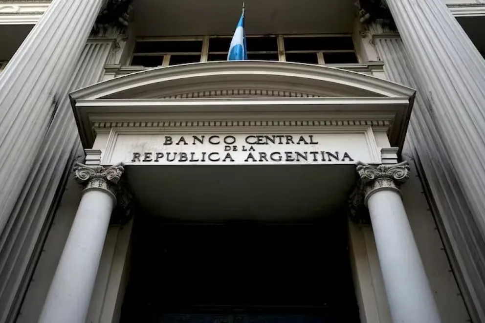 El Banco Central limitará las operaciones en el mercado oficial de cambios