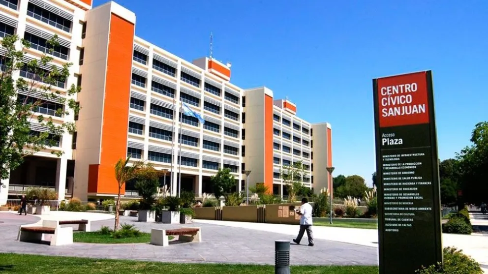 Desde el gobierno aclararon que pagarán los sueldos con el aumento acordado en paritarias de este año