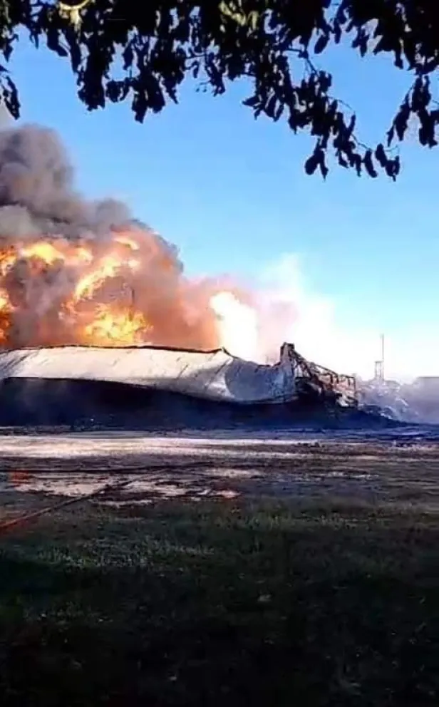 Una explosión en un galpón, causó un terrible incendio